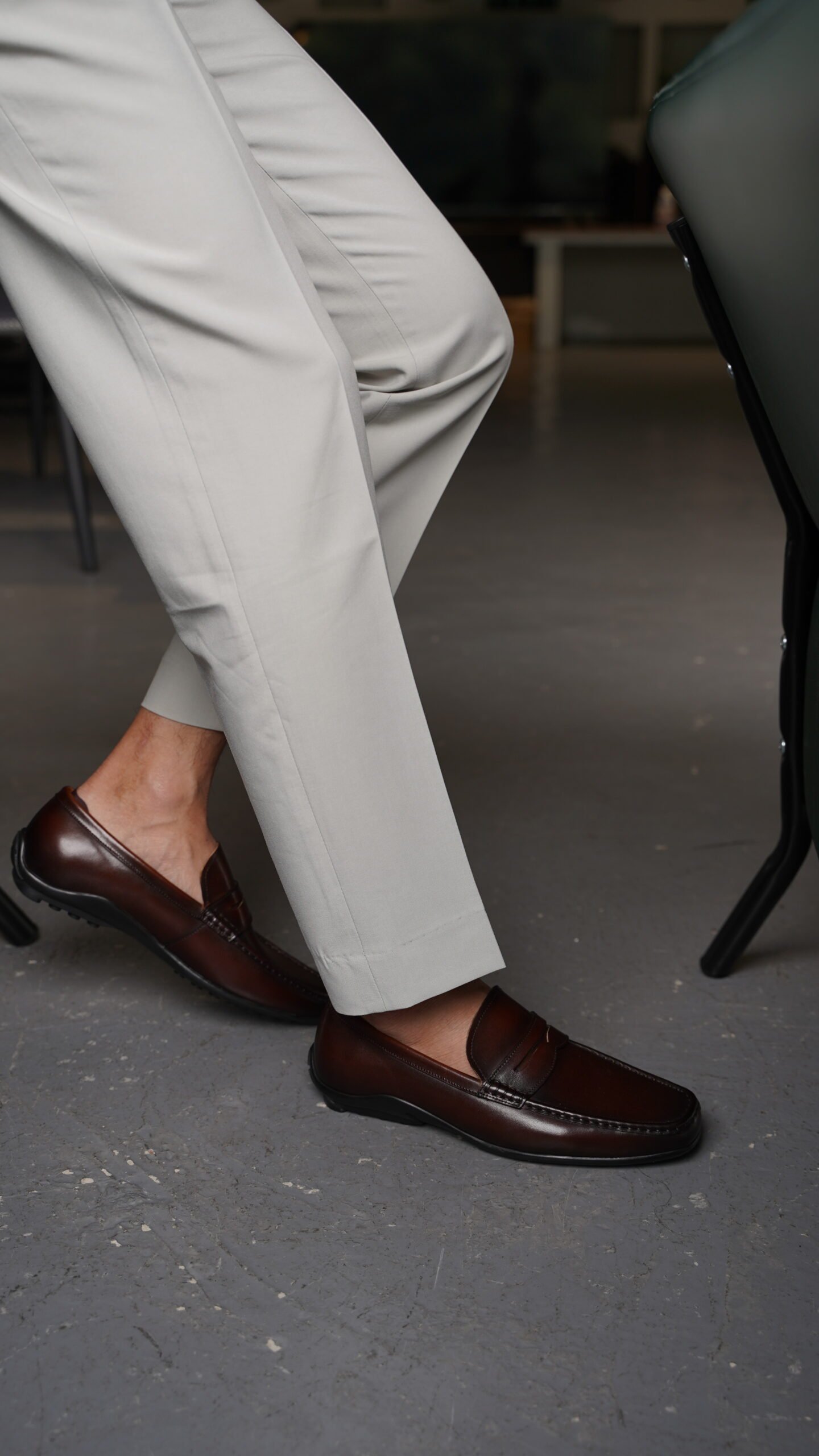 Brown Flexible Leather Driving Penny Loafers for Men - Image 2
