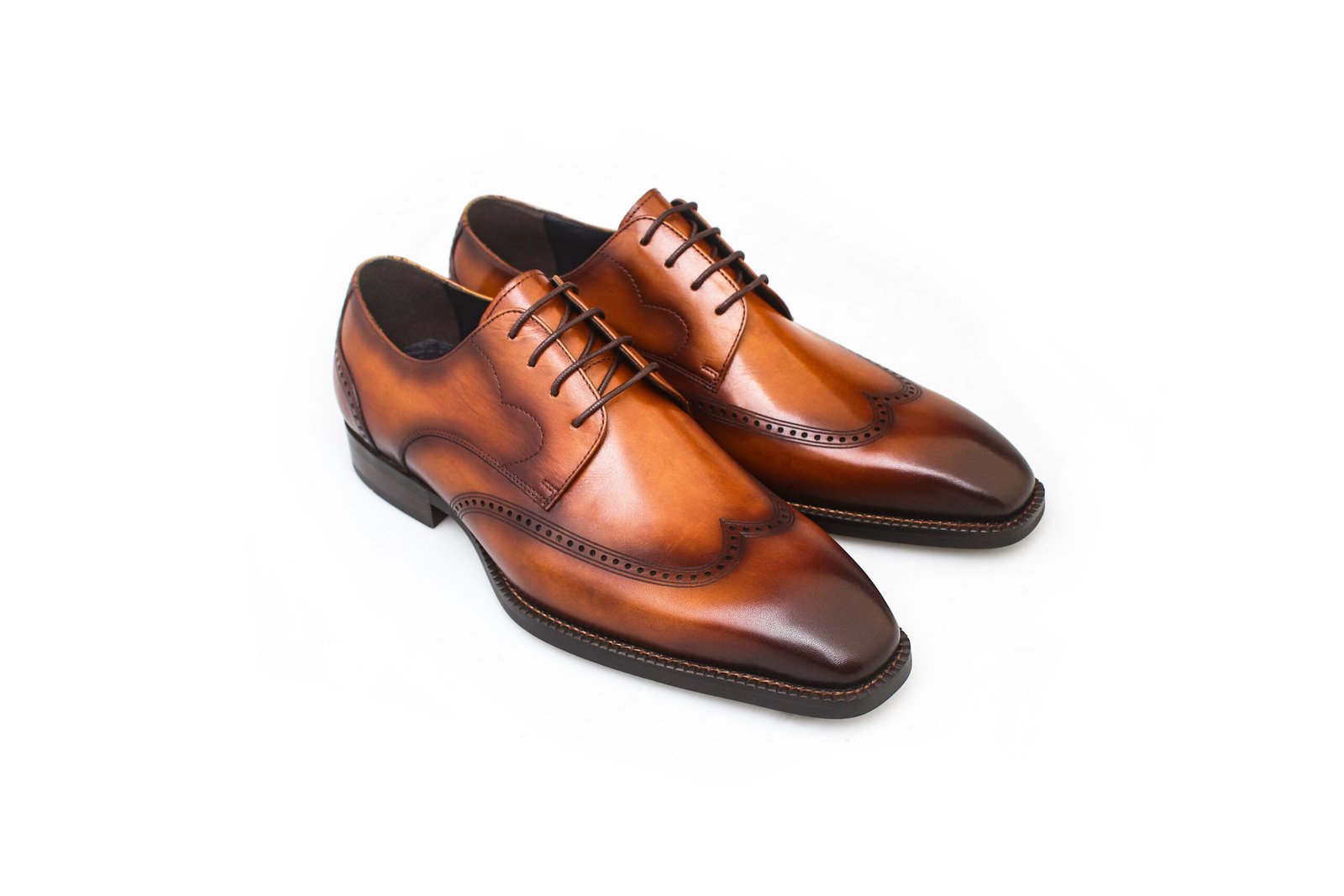 Black Handcrafted Wholecut Oxford Dress Shoes for Men - Image 2